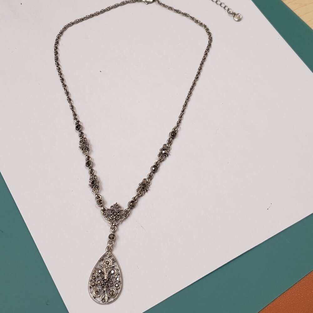 RMN, vintage silver tone filagree grey rhinestone pendant drop necklace